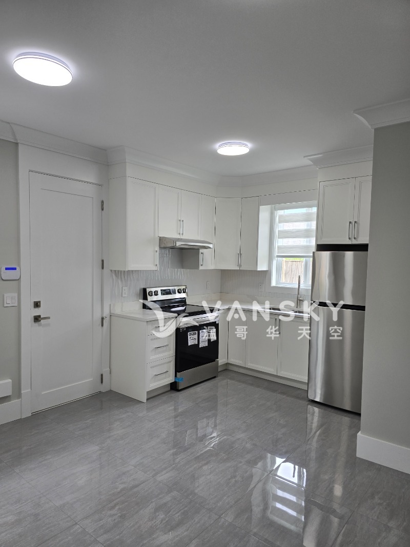 250811075725_kitchen and living room.jpg
